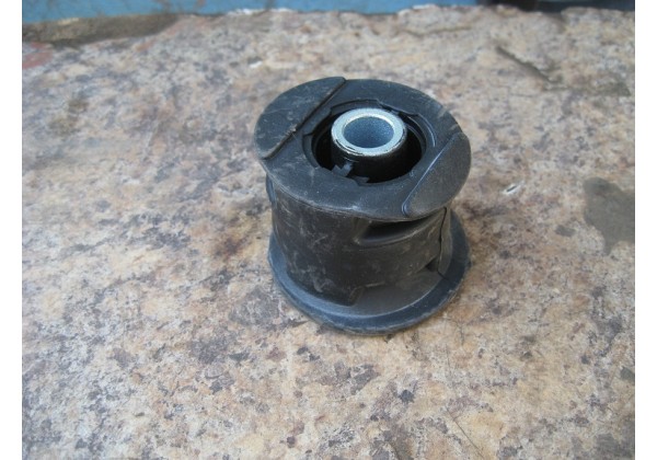 Сайлентблок кронштейна двигуна правого Renault Espace 4, Laguna 2 , 8200125534